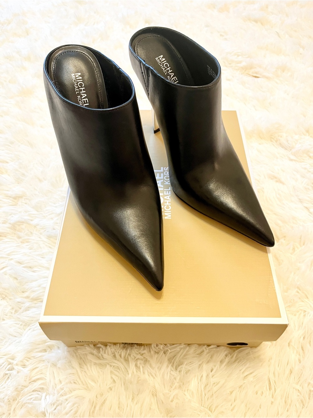 MICHAEL Michael Kors Black Pointed-Toe Leather Mules